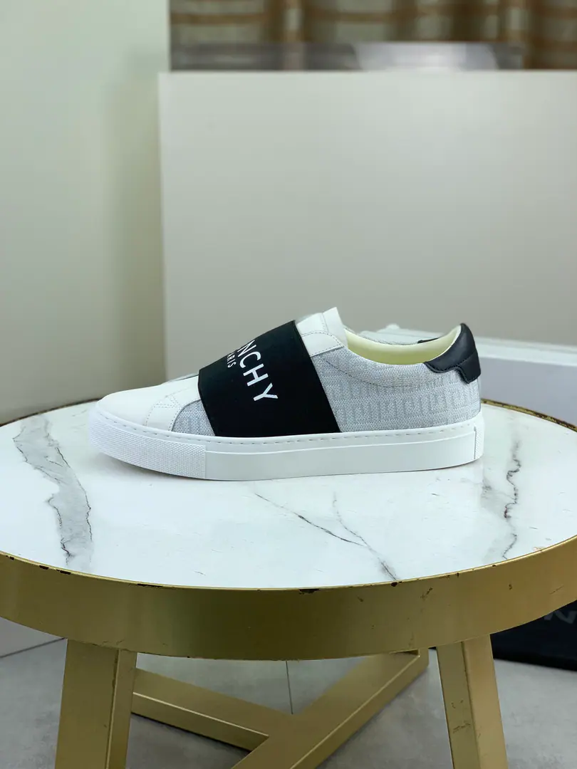 Plant prices 💎💎💎Top-level high-end version Repurchase Quality Original development Kifanshi.（Givenchy）Low Gang! Standard Code: 38-47. （38 45 46 47It's a deal. ） Level: Same as the other two. Original monoquat material: Original calf skin., We'll go with the original water- dyeed cow-skinned cow-skin slender mats., Original Slip-resistant Sub-category: Leisure sports Shoes. Wear a little white shoe series. Young fashion. Europe and America. Korean style Make it work. My feet are comfortable. 3️⃣Colours Top-level high-end package
