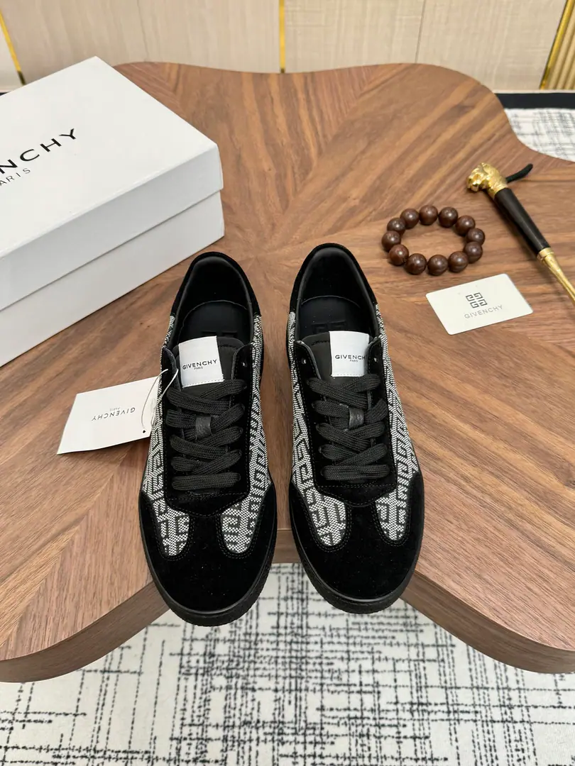 Get out of the factory. Givenchy High Quality Top-level craft Kifanshi. Sync original plant configuration, Italian imports of cattle and flour., A private model of the whole shoe parts., Soft and comfortable mats inside the cow's skin., Shoes under the sole.: The original factory is super comfortable with the original., The original factory and the single., Welcome to the comparison., Codes 39-44 (Make a reservation. 38 45 46 )