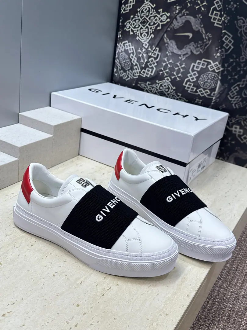 Plant prices: Female size Men+20 Top GIVENCHY 2026The classic couple of spring and summers is a little bit of a sling and a little bit of a season's shoes. The Kifansi alphabet.logoThe hardware is tied to the bottom of the round and the colored sports skateboards. Material:I'll import a cow's skin on my shoe.+In the skin of the watered cow.+Original OpenTpuOtsumi! Size: Female size35-41(40.41Custom without re-offer) Men38-46(38.45.46Customize or not change）