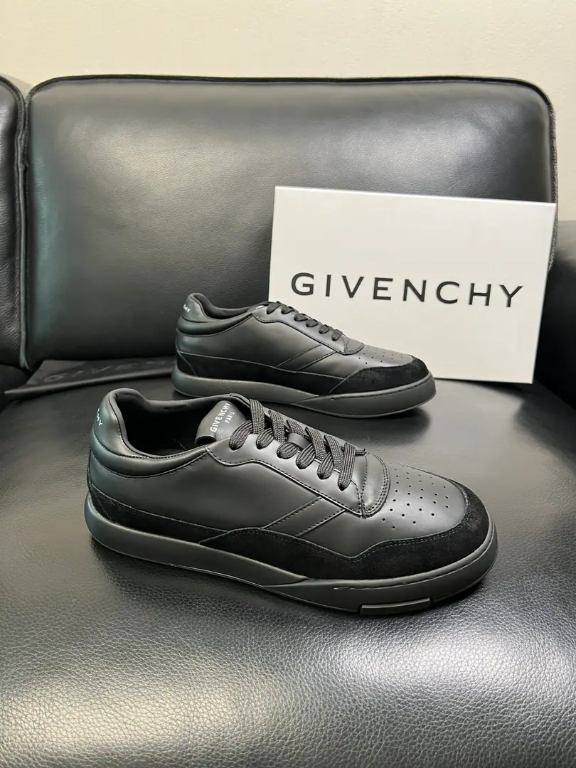 ⚠️Just change the code and don't back off.⚠️ Givenchy High Quality Kifanshi. Top-level craft The cabinet is new., The shoes are for the pastry., Imported rinded cattle mats., Shoes under the sole.: The original plant is used for the original base., It's super comfortable to be a sole-acting base., The original factory and the single., High Quality, Welcome to the comparison., Codes 39-44