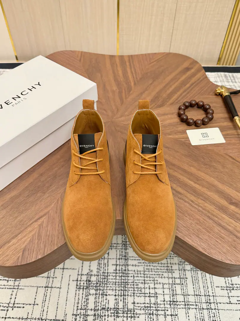 Get out of the factory. Givenchy High Quality Top-level craft Kifanshi. Sync original plant configuration, Italian imports of cattle and flour., A private model of the whole shoe parts., Soft and comfortable mats inside the cow's skin., Shoes under the sole.: The original factory is super comfortable with the original., The original factory and the single., Welcome to the comparison., Codes 39-44 (Make a reservation. 38 45 46 )