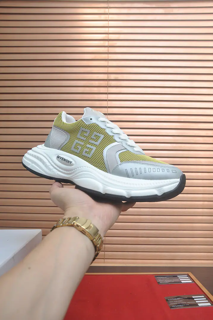 Get out of the factory. 【GIVENCHY.Kifanshi. 】The counter is being sold simultaneously.🔝Shoe.: Italy🇮🇹Imported branded bouquets🌫 It's so luxuries., The air-nets are combined with a double layer., My feet are comfortable., Shoes under the sole.: The original plant is designed for the foaming base of the rubber., Easy., Comfortable., You can come in and out of the counter. Codes38-45（45Custom）Box wrapping.
