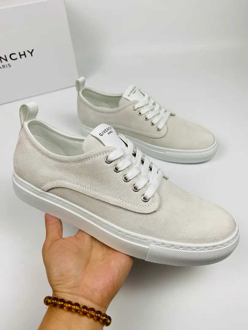 Fly-feathers, low-skinned, sports shoes. New CitySeries Sell(Couple shoes.) Match: Women35 －39．Men38 －44(45．46I'll make sure I don't change it.） Material: ♪ Shoe tongues on theGIVENCHY Paris LOGOStamps Heel stamp.GIVENCHY Paris LOGO Leather inside., I'm not sure.GIVENCHY Paris LOGOStamps Sew the threads. Flexible material, It's easy to wear., Unbuttoned Design The following is a video of the twilight rings. TPUShoes under the sole.