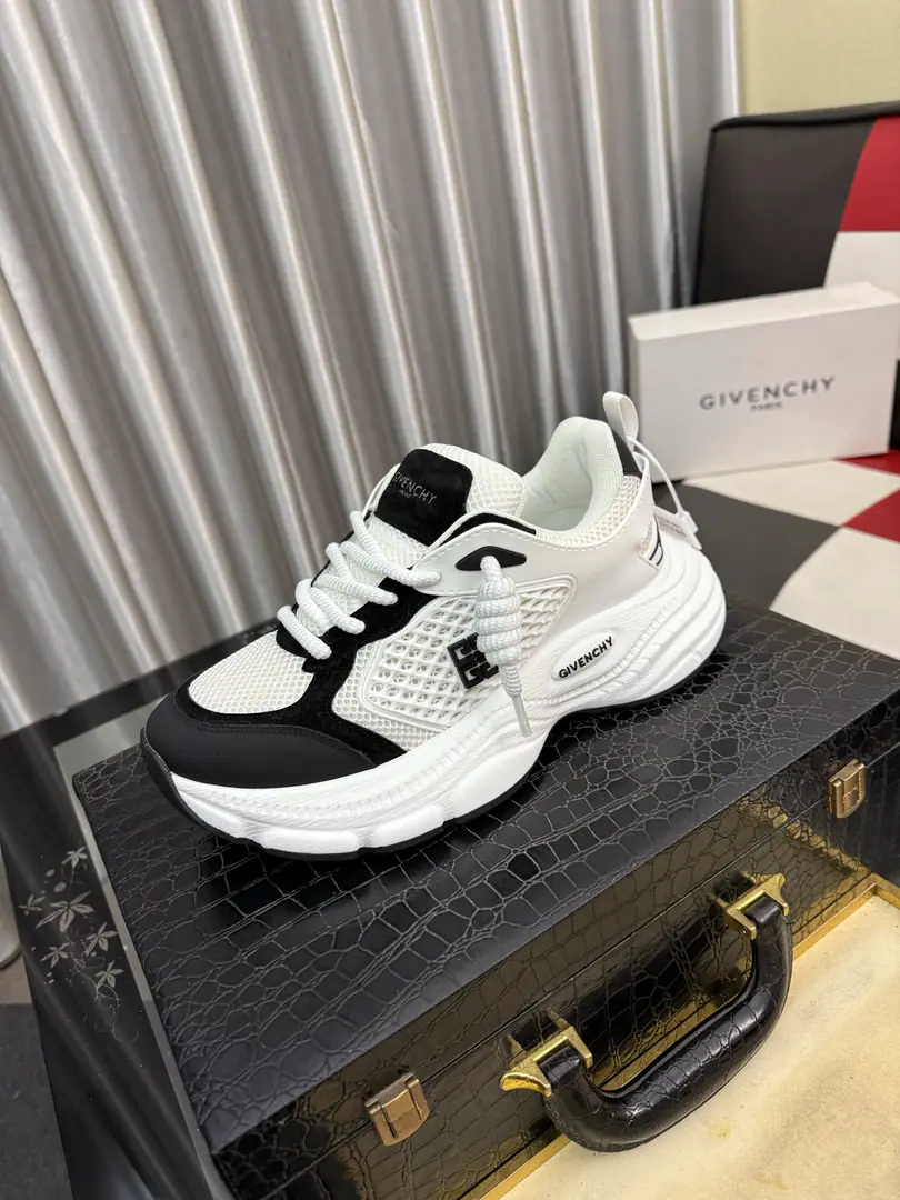Get out of the factory.⌚️⌚️【GIVENCHY】Gifani's low-class leisure shoes., Use white cow leather, etc., Shoes with branded ribbons., Branded flowers.logoDecoration, Stereo-complex sutures！The inside calf skin. It's a good place to be.！ Size: 38- ️⃣Colour Optional