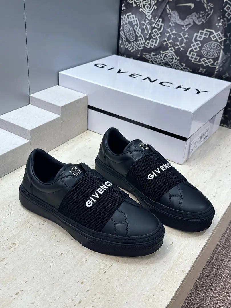 Plant prices: Female size Men+20 Top GIVENCHY 2026The classic couple of spring and summers is a little bit of a sling and a little bit of a season's shoes. The Kifansi alphabet.logoThe hardware is tied to the bottom of the round and the colored sports skateboards. Material:I'll import a cow's skin on my shoe.+In the skin of the watered cow.+Original OpenTpuOtsumi! Size: Female size35-41(40.41Custom without re-offer) Men38-46(38.45.46Customize or not change）