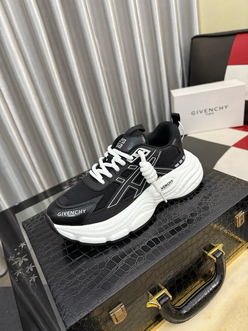 Get out of the factory.⌚️⌚️【GIVENCHY】Gifani's low-class leisure shoes., Use white cow leather, etc., Shoes with branded ribbons., Branded flowers.logoDecoration, Stereo-complex sutures！The inside calf skin. It's a good place to be.！ Size: 38- ️⃣Colour Optional