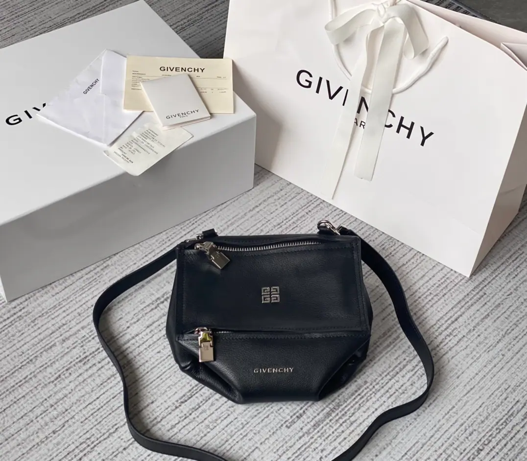 Batch Qifan Shipandola, It's like a magic box.！A bag can fill up a lot of things.！Importing cow skin, There's a lot of layers.🤟It's a super-pack., I can carry it all the time.✔️ Dimensions: 23*13*10