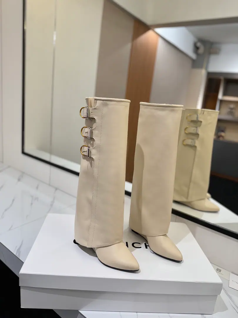 Counter-grade custom version GIVENCHY2026/𝐒𝐒 𝐧𝐞𝐰 New high and boots., Marketed maximum version Kifanshi. Lock button The whole fashion circle.‼️ Original development shoe super-generate ‼️Highest Return Shoes ‼️ It's very packaged. Thin. Advanced Super cozy. ‼️ Shoe.: Powder skin. Uchi.: Cowskin. Customize private template logoLogoLock button Heel.: Private Templates He's tall.8.5cm Otsumi!: That's a big import. Codes: 35-40【34.40/41:42/Custom without re-offer】