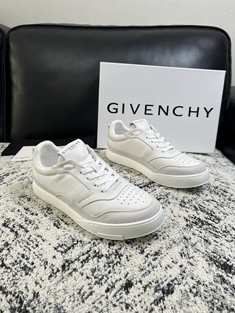 Givenchy High Quality Top-level craft Kifanshi. Synchronize original plant configuration, Italian imports of cattle and flour., A private model of the whole shoe parts., Soft and cozy web-painted mats., Shoes under the sole.: The original factory is super comfortable with the original., The original factory and the single., Codes 39-44 (Make a reservation. 38 45 )