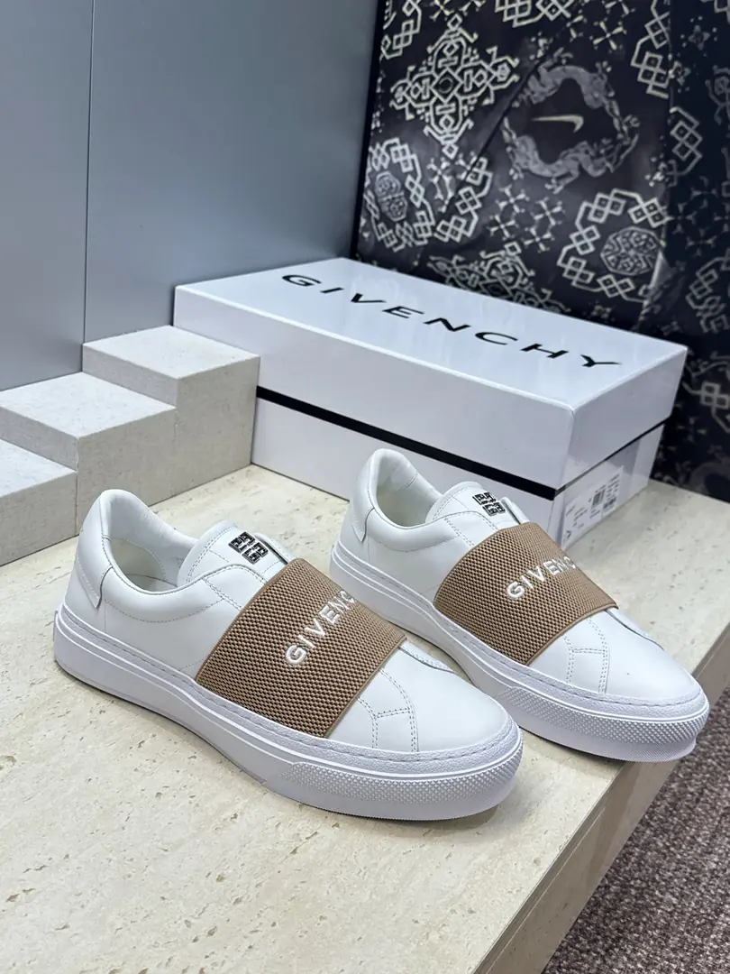 Plant prices: Female size Men+20 Top GIVENCHY 2026The classic couple of spring and summers is a little bit of a sling and a little bit of a season's shoes. The Kifansi alphabet.logoThe hardware is tied to the bottom of the round and the colored sports skateboards. Material:I'll import a cow's skin on my shoe.+In the skin of the watered cow.+Original OpenTpuOtsumi! Size: Female size35-41(40.41Custom without re-offer) Men38-46(38.45.46Customize or not change）