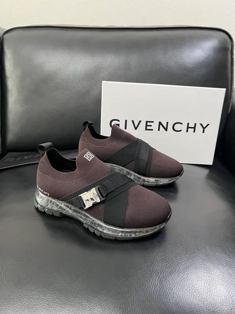⚠️Just change the code and don't back off.⚠️ Givenchy High Quality Kifanshi. Top-level craft The cabinet is new., The shoes are for the pastry., Imported rinded cattle mats., Shoes under the sole.: The original plant is used for the original base., It's super comfortable to be a sole-acting base., The original factory and the single., High Quality, Welcome to the comparison., Codes 39-45