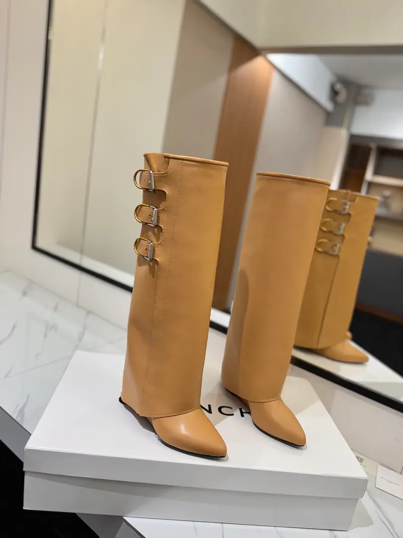 Counter-grade custom version GIVENCHY2026/𝐒𝐒 𝐧𝐞𝐰 New high and boots., Marketed maximum version Kifanshi. Lock button The whole fashion circle.‼️ Original development shoe super-generate ‼️Highest Return Shoes ‼️ It's very packaged. Thin. Advanced Super cozy. ‼️ Shoe.: Powder skin. Uchi.: Cowskin. Customize private template logoLogoLock button Heel.: Private Templates He's tall.8.5cm Otsumi!: That's a big import. Codes: 35-40【34.40/41:42/Custom without re-offer】