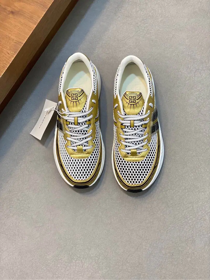 Gv *y～NewGIV 1Men's shoes are thick and leisurely raised., High-quality cow skins on the shoe face are made of air cloth.！The upper foot is so handsome., Increase4CM, - I'm gonna raise the air., Shoe-struck-up-skinner design., Yes, I do.4G LOGOSigns and StereoGIVENCHYMark. LightTPU- The bubble., It's so easy and comfortable.！ Size: 39-44（38.45Do it.）