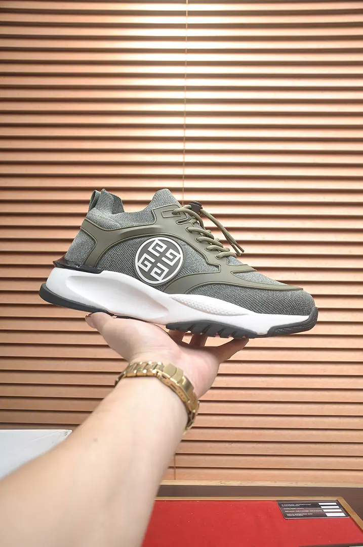 Plant 【GIVENCHY.Kifanshi. 】The counter is being sold simultaneously.🔝Shoe.: Italy🇮🇹Imported branded bouquets🌫 It's so luxuries., The air-nets are combined with a double layer., My feet are comfortable., Shoes under the sole.: The original plant is designed for the foaming base of the rubber., Easy., Comfortable., You can come in and out of the counter. Codes38-45（45Custom）Box wrapping.
