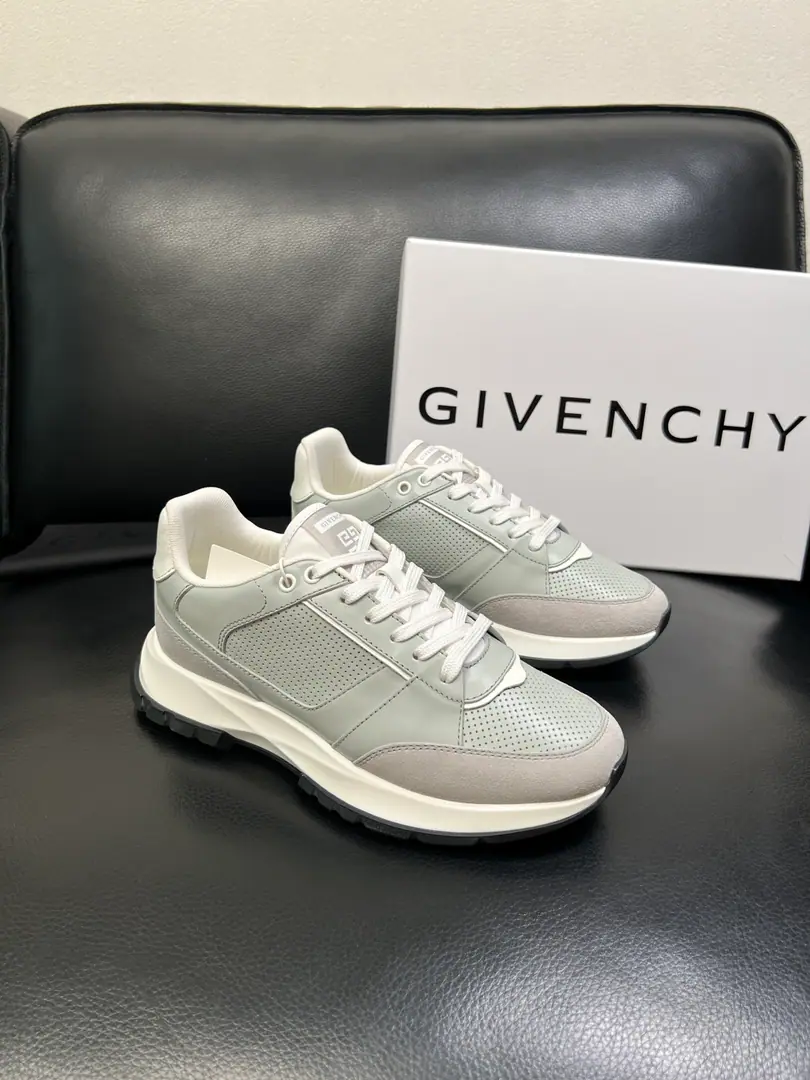 Givenchy High Quality Top-level craft Kifanshi. Synchronize original plant configuration, Italian imports of cattle and fabrics., A private model of the whole shoe parts., Soft and cozy web-painted mats., Shoes under the sole.: The original factory is super comfortable with the original., The original factory and the single., Welcome to the comparison., Codes 39-44 (Make a reservation. 38 45 )