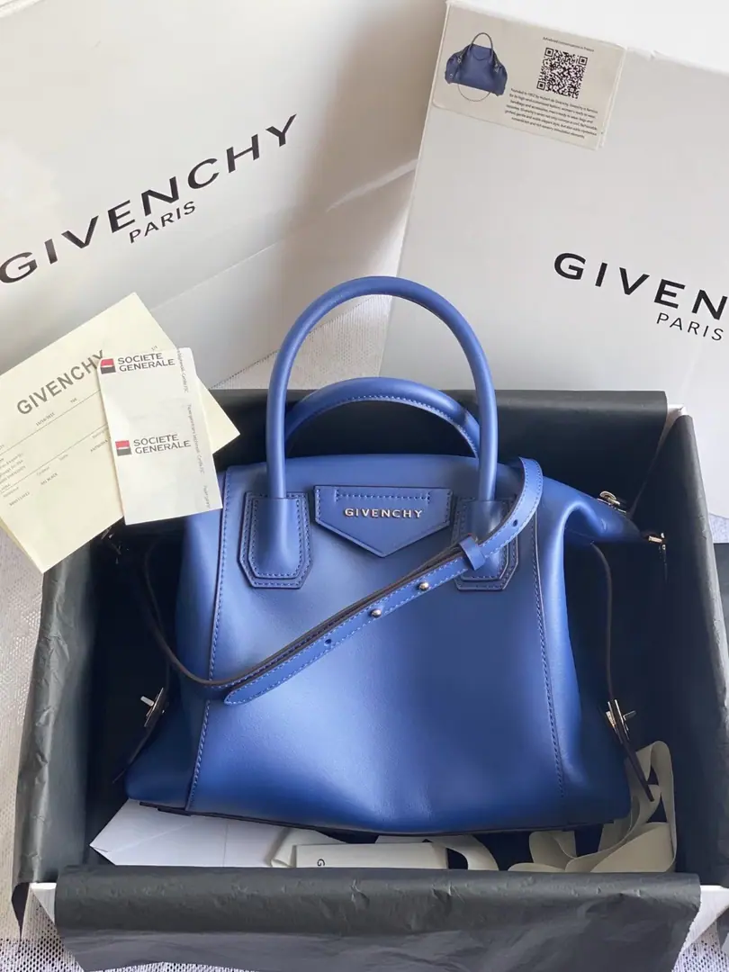 Small 🇫🇷French.GHome is for celebration.Antigona10Anniversary！Recent launchAntigona Soft！6Monthly acquisitionszDevelopment！To be exactly the same., Yes.2Over a month.‘It's been improving., Refine Details！Many details come from their family.Antigona.This bag is all there is. A lot of leisure and comfort packs.[John.]A specific calf.！Advanced Custom Edit！ Large size: 45*9*35, Size of the trumpet: 30*8*25