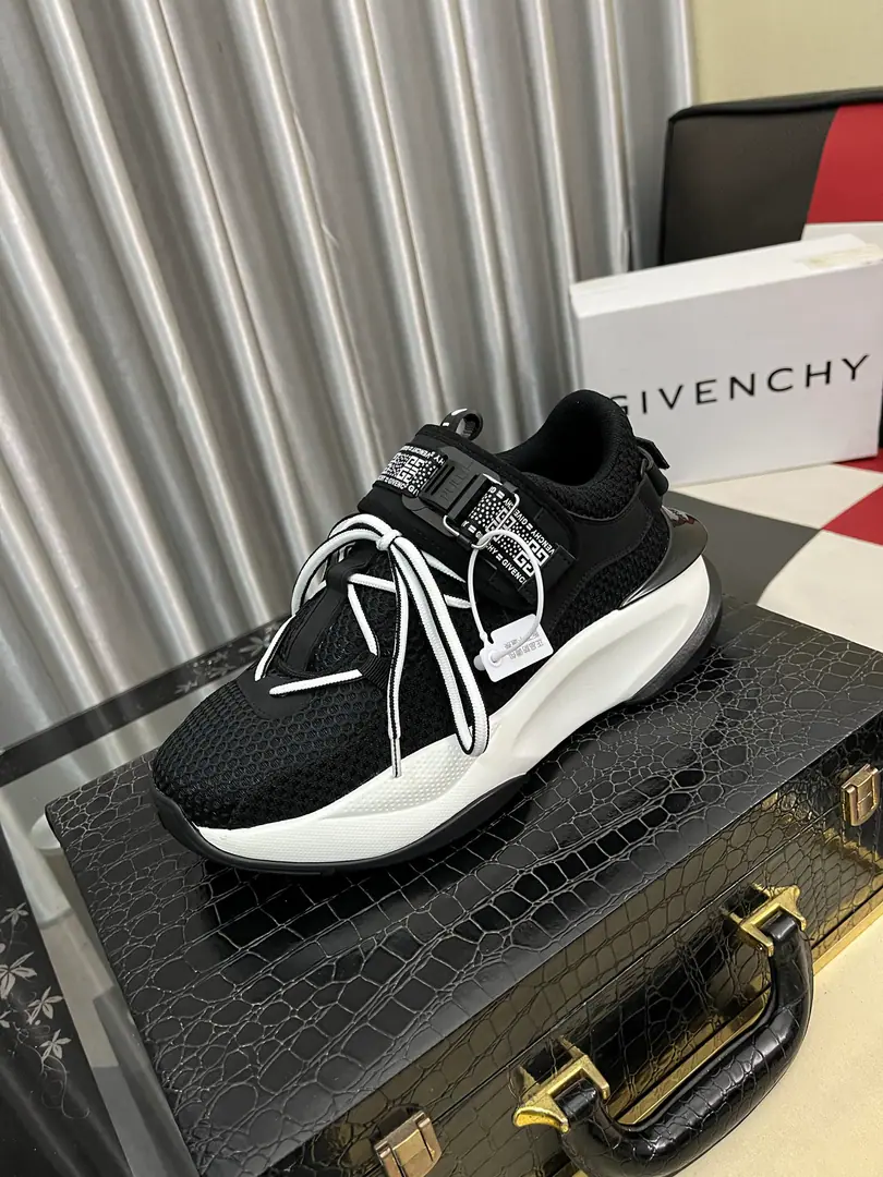 Get out of the factory.⌚️⌚️ Givench*.Kifani men's thick, leisure shoes., Made from imported cow skins and web-linked, Color Design, Shoe tongue brand.logoDecoration, Stereo-complex sutures！The network is very comfortable.！Size: 38- ️⃣Colour Optional