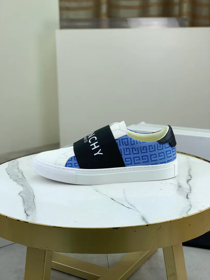 Plant prices 💎💎💎Top-level high-end version Repurchase Quality Original development Kifanshi.（Givenchy）Low Gang! Standard Code: 38-47. （38 45 46 47It's a deal. ） Level: Same as the other two. Original monoquat material: Original calf skin., We'll go with the original water- dyeed cow-skinned cow-skin slender mats., Original Slip-resistant Sub-category: Leisure sports Shoes. Wear a little white shoe series. Young fashion. Europe and America. Korean style Make it work. My feet are comfortable. 3️⃣Colours Top-level high-end package