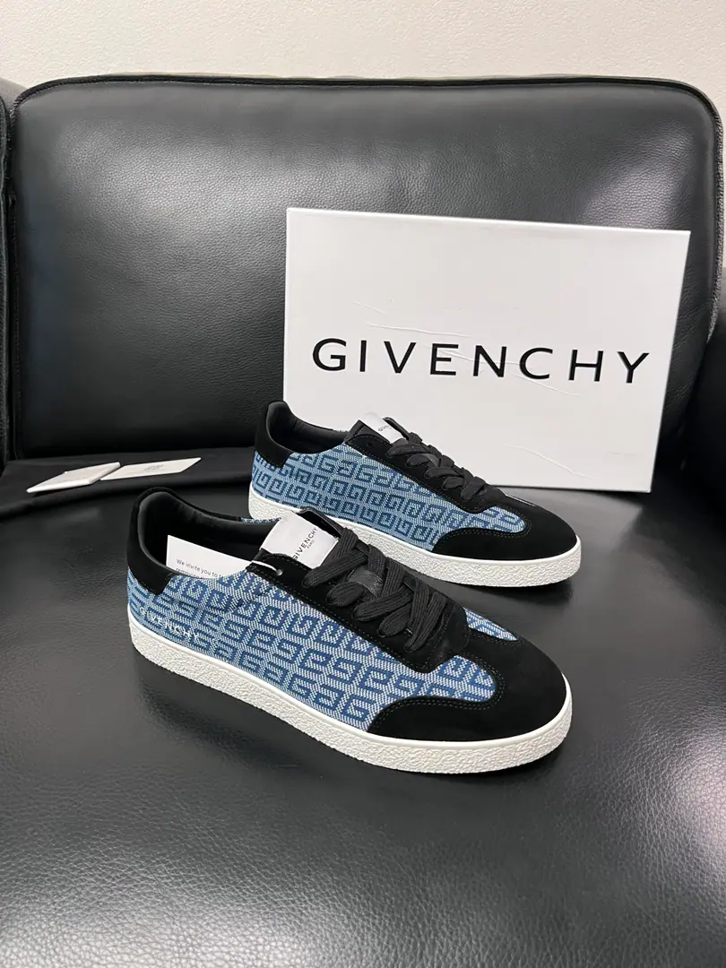 Givenchy High Quality Top-level craft Kifanshi. Synchronize original plant configuration, Italian imports of cattle and flour., A private model of the whole shoe parts., Soft and cozy web-painted mats., Shoes under the sole.: The original factory is super comfortable with the original., The original factory and the single., Welcome to the comparison., Codes 39-44 (Make a reservation. 38 45 )