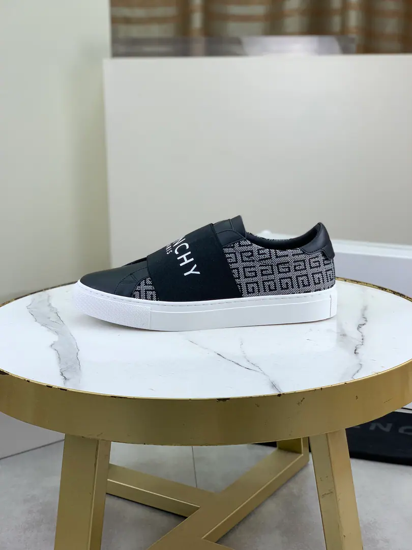Plant prices 💎💎💎Top-level high-end version Repurchase Quality Original development Kifanshi.（Givenchy）Low Gang! Standard Code: 38-47. （38 45 46 47It's a deal. ） Level: Same as the other two. Original monoquat material: Original calf skin., We'll go with the original water- dyeed cow-skinned cow-skin slender mats., Original Slip-resistant Sub-category: Leisure sports Shoes. Wear a little white shoe series. Young fashion. Europe and America. Korean style Make it work. My feet are comfortable. 3️⃣Colours Top-level high-end package