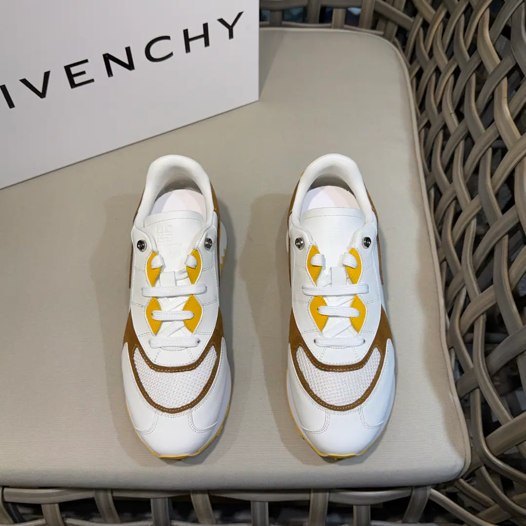 Givenchy The Girvanshi swung the old jogging shoes.｜A nice touch-up design.｜I want to blend the light-faced cow leather with the fur.｜It's a pair of serrated teeth.｜Airnets are in the air.｜Skins and feet.｜It's a combination of retroactivity and brand recognition.｜I'm just gonna light up my shape in a regular dress. Size: 39-44（38.45Do it.）