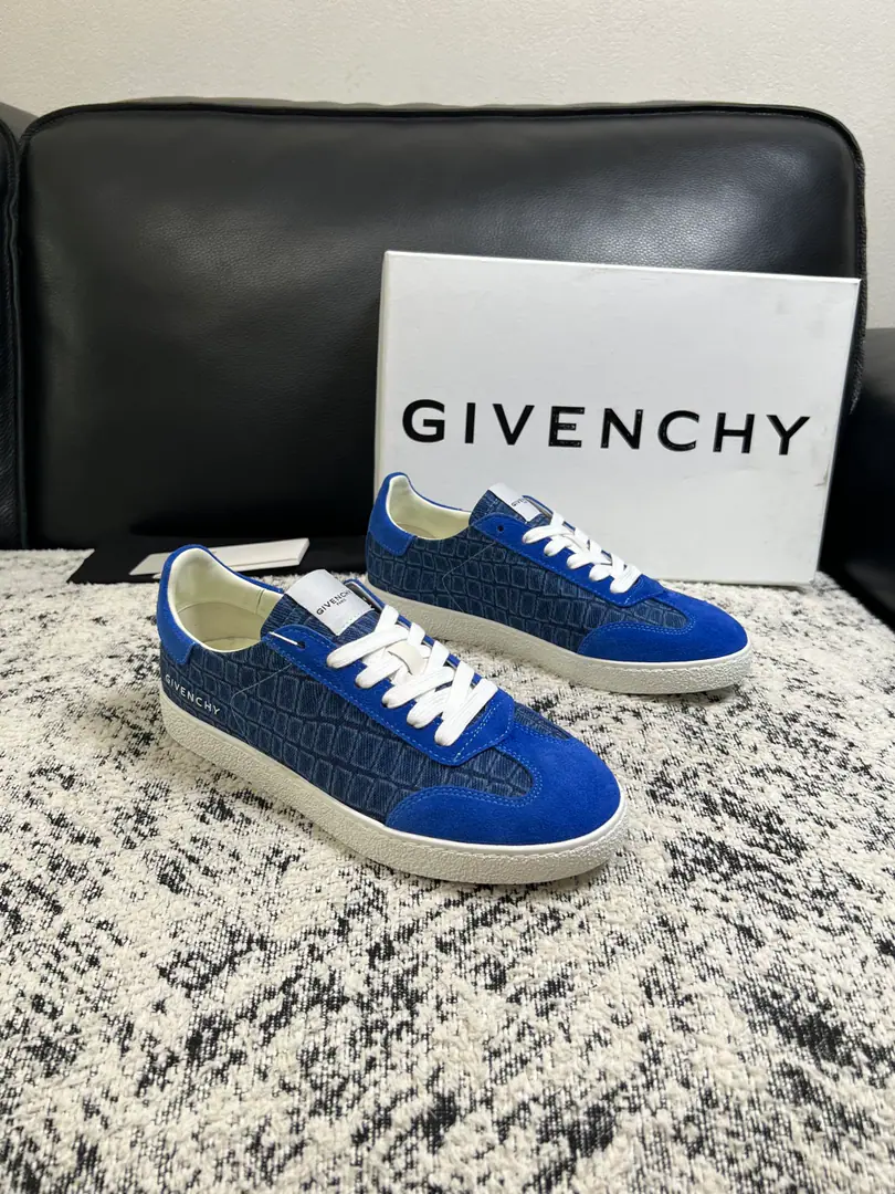Givenchy High Quality Top-level craft Kifanshi. Synchronize original plant configuration, Italian imports of cattle and flour., A private model of the whole shoe parts., Soft and cozy web-painted mats., Shoes under the sole.: The original factory is super comfortable with the original., The original factory and the single., Codes 39-44 (Make a reservation. 38 45 )