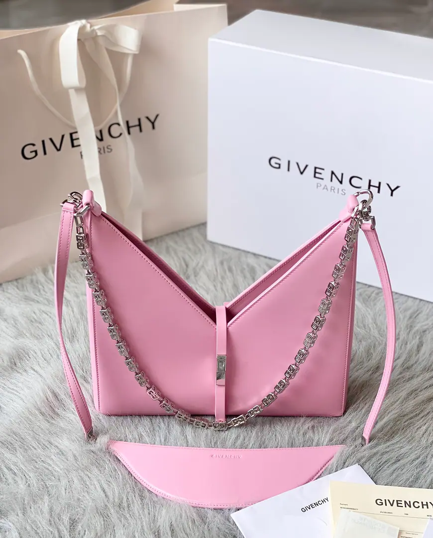 Batch 📢🇫🇷GivenchyThe new Qifanshi.VshapeCut Out Handbag. Original French factoryboxPee. With bronze.4GThe hardware chain.⛓️ size: 27*27*6