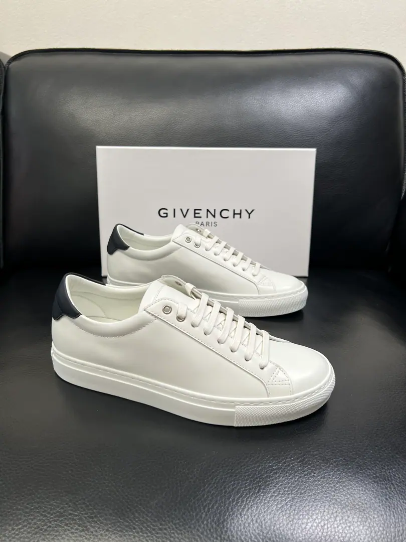 Givenchy High Quality Kifanshi. Top-level craft The cabinet is new., The shoes are for the pastry., Imported rinded cattle mats., Shoes under the sole.: The original plant is used for the original base., It's super comfortable to be a sole-acting base., The original factory and the single., High Quality, Welcome to the comparison., Codes 38-44 (Make a reservation. 45 46)