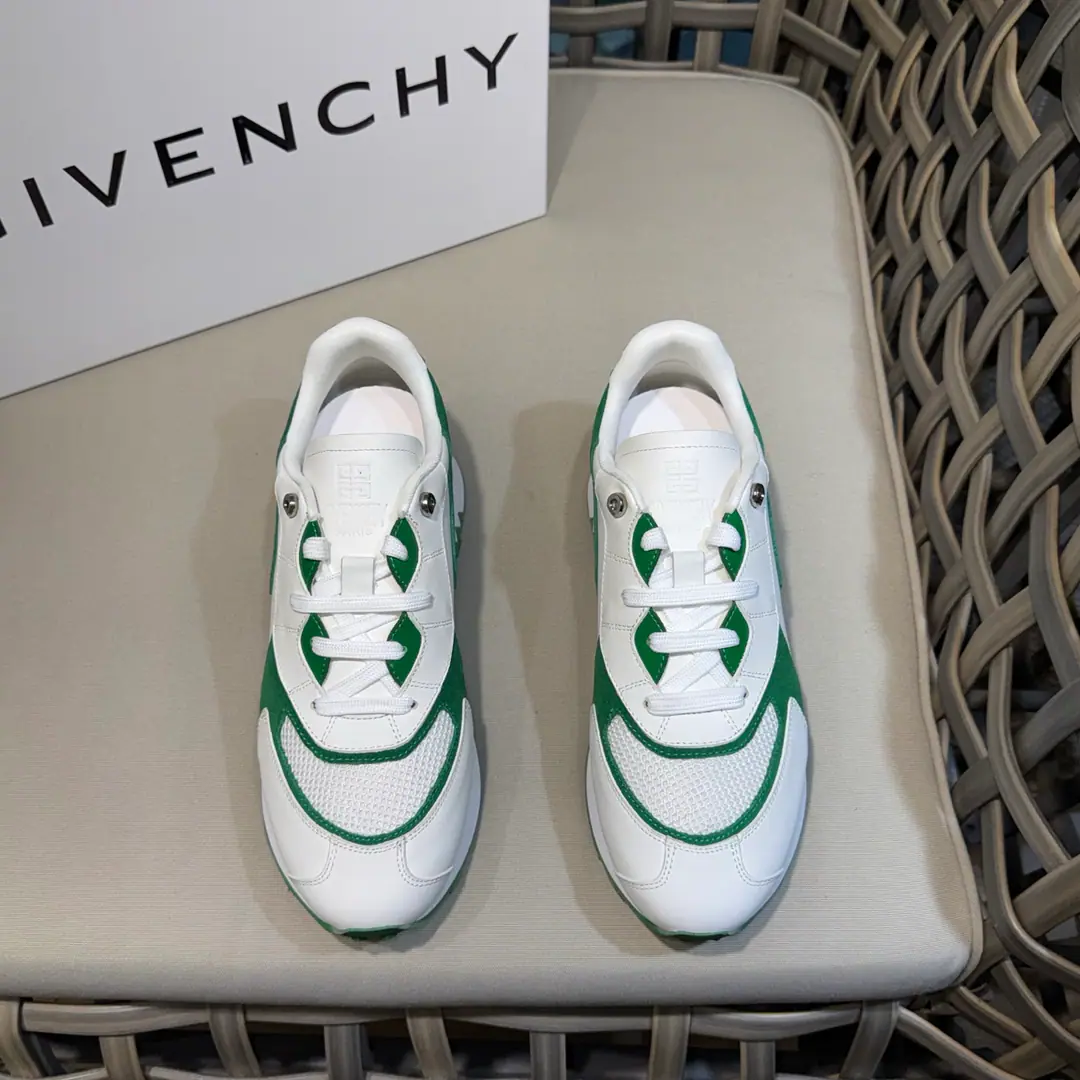 Givenchy The Girvanshi swung the old jogging shoes.｜A nice touch-up design.｜I want to blend the light-faced cow leather with the fur.｜It's a pair of serrated teeth.｜Airnets are in the air.｜Skins and feet.｜It's a combination of retroactivity and brand recognition.｜I'm just gonna light up my shape in a regular dress. Size: 39-44（38.45Do it.）