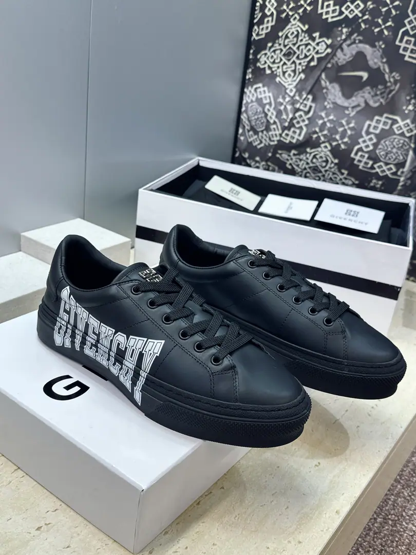 Plant prices: Female size Men+20 Top GIVENCHY 2026Spring and summer's classic couple money with four seasons of leisure shoes. The Kifansi alphabet.logoThe hardware is tied to the bottom of the round and the colored sports skateboards. Material:I'll import a cow's skin on my shoe.+In the skin of the watered cow.+Original OpenTpuOtsumi! Size: Female size35-41(40.41Custom without re-offer) Men38-46(38.45.46Customize or not change）