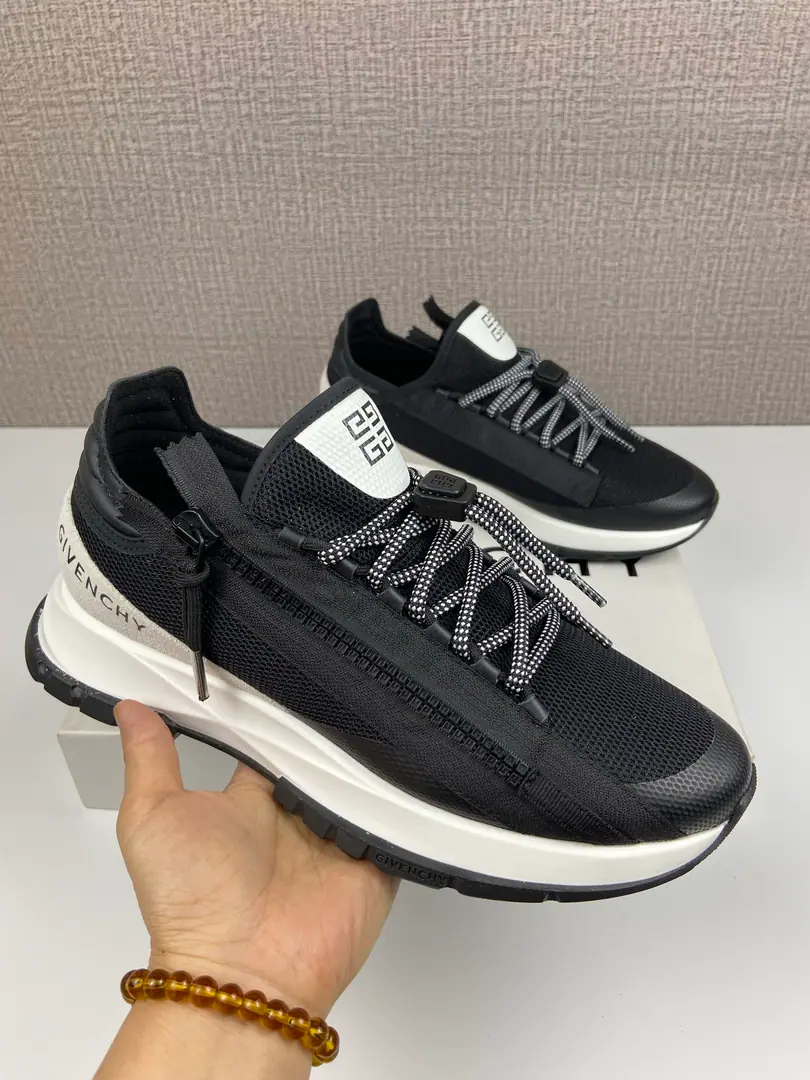 SpectreSeries Sell Match: 38One.44(45, 46Do it.) Low gang sneakers., Side match.4G LOGOZipper., Wearing bands with colored straps, With fabric and metal zippers. Same-skinned tech-shoes., Match4G LOGO- Pump the rope. ♪ Shoe tongues on the4G LOGOStamps SidesarkGIVENCHY LOGOStamps, Shoes bottom stamp.GIVENCHY LOGO Underground printingGIVENCHY 4G LOGO Light-tech shoe bottom.