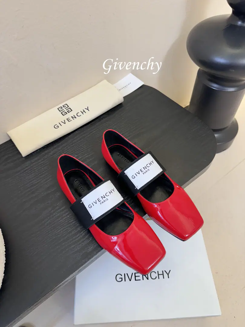 GivenchyThe same thing as the Qifan Shinan.Sliced SquareA ballerina flats. The superstar fashion masters grow grass. Cutting Head, Easy and elegant.. It's a combination of style and extreme comfort., Flexure tape”GIVENCHYPARIS“Marking, Personality.. With skirts and suit and panty pants., It's perfect for the grace of ballet shoes in different styles., Take pictures of the film. The shoes were imported in original form and painted./Mirror cow skin., I'll put my foot on the skin inside., ItalyAThat's a big one.Size: 35-41（40.41I'll make sure I don't change it.）