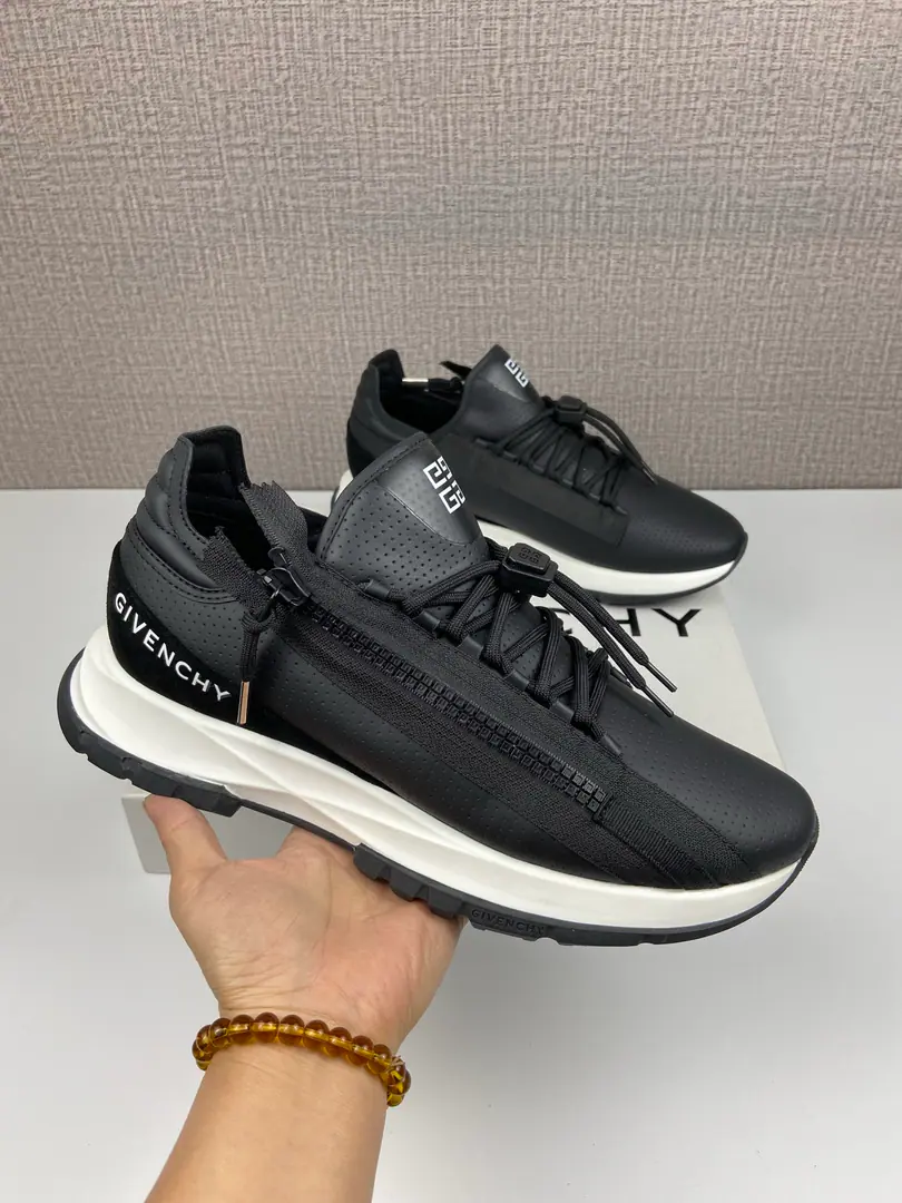 SpectreSeries Sell Match: 38One.44(45, 46Do it.) Low gang sneakers., Side match.4G LOGOZipper., Wearing bands with colored straps, With fabric and metal zippers. Same-skinned tech-shoes., Match4G LOGO- Pump the rope. ♪ Shoe tongues on the4G LOGOStamps SidesarkGIVENCHY LOGOStamps, Shoes bottom stamp.GIVENCHY LOGO Underground printingGIVENCHY 4G LOGO Light-tech shoe bottom.