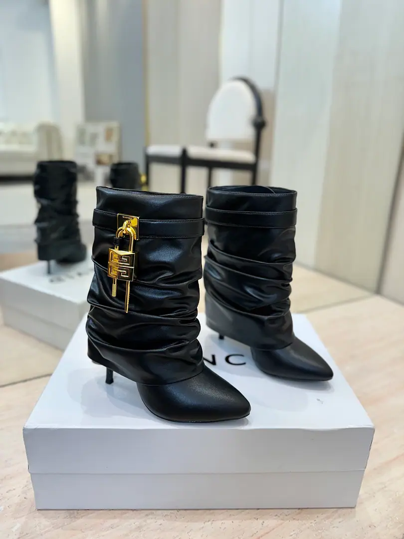 Plant price Counter-grade custom version GIVENCHY𝐒𝐒 𝐧𝐞𝐰 High and short boots., Marketed maximum version Kifanshi. Lock button The whole fashion circle.‼️ Original development shoe super-generate ‼️Highest Return Shoes ‼️ It's very packaged. Thin. Advanced Super cozy. ‼️ Shoe.: Powder skin. Uchi.: Cowskin. Customize private template logoLogoLock button Heel.: 10cm Otsumi!: That's a big import. Codes: 35-40【40/41:42/Custom without re-offer】