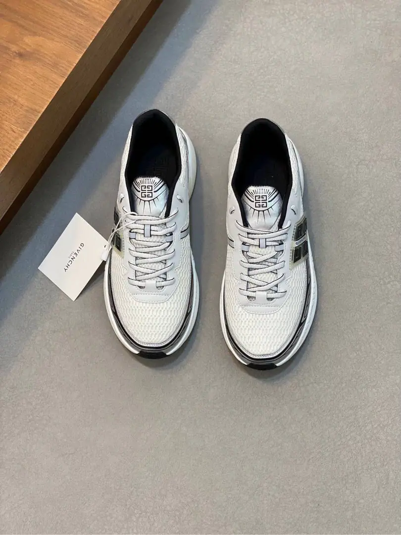 Gv *y～NewGIV 1Men's shoes are thick and leisurely raised., High-quality cow skins on the shoe face are made of air cloth.！The upper foot is so handsome., Increase4CM, - I'm gonna raise the air., Shoe-struck-up-skinner design., Yes, I do.4G LOGOSigns and StereoGIVENCHYMark. LightTPU- The bubble., It's so easy and comfortable.！ Size: 39-44（38.45Do it.）