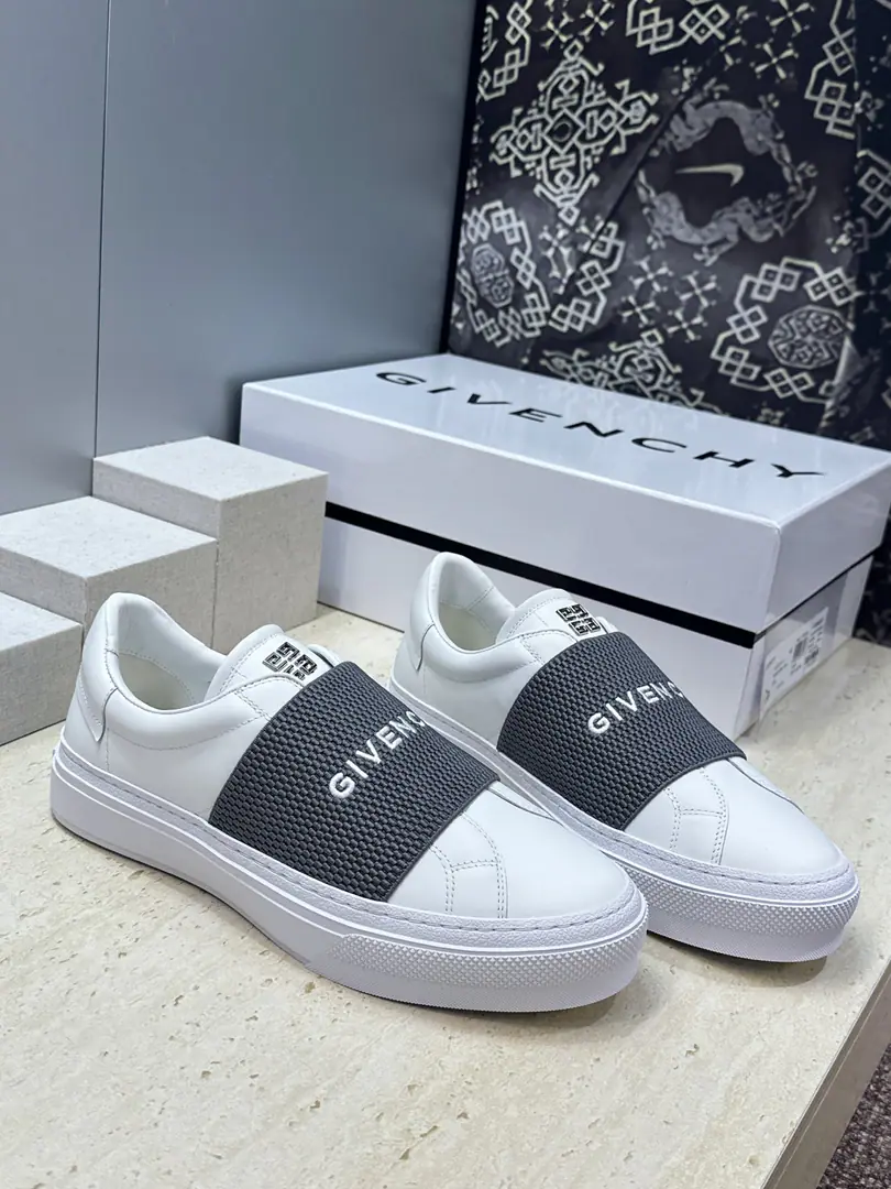 Plant prices: Female size Men+20 Top GIVENCHY 2026The classic couple of spring and summers is a little bit of a sling and a little bit of a season's shoes. The Kifansi alphabet.logoThe hardware is tied to the bottom of the round and the colored sports skateboards. Material:I'll import a cow's skin on my shoe.+In the skin of the watered cow.+Original OpenTpuOtsumi! Size: Female size35-41(40.41Custom without re-offer) Men38-46(38.45.46Customize or not change）
