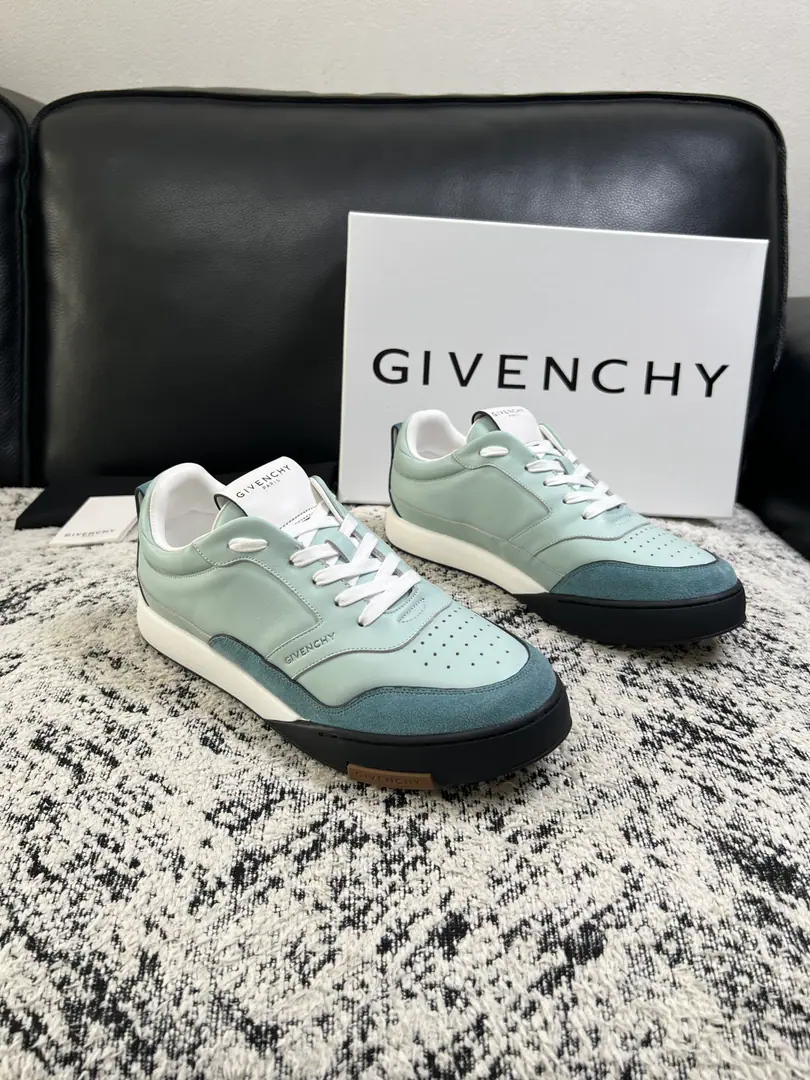 Givenchy High Quality Top-level craft Kifanshi. Synchronize original plant configuration, Italian imports of cattle and flour., A private model of the whole shoe parts., Soft and cozy web-painted mats., Shoes under the sole.: The original factory is super comfortable with the original., The original factory and the single., Codes 39-44 (Make a reservation. 38 45 )