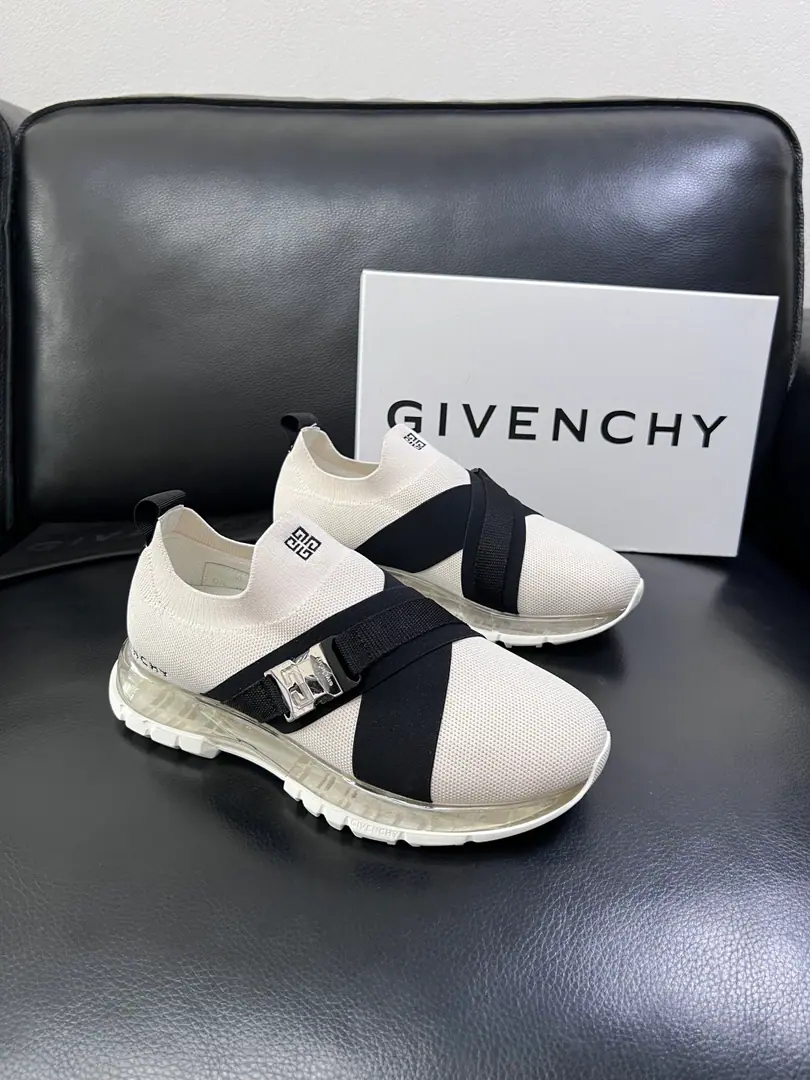 ⚠️Just change the code and don't back off.⚠️ Givenchy High Quality Kifanshi. Top-level craft The cabinet is new., The shoes are for the pastry., Imported rinded cattle mats., Shoes under the sole.: The original plant is used for the original base., It's super comfortable to be a sole-acting base., The original factory and the single., High Quality, Welcome to the comparison., Codes 39-45