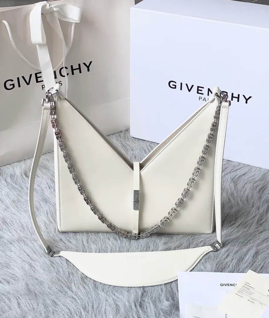 Batch 📢🇫🇷GivenchyThe new Qifanshi.VshapeCut Out Handbag. Original French factoryboxPee. With bronze.4GThe hardware chain.⛓️ size: 27*27*6
