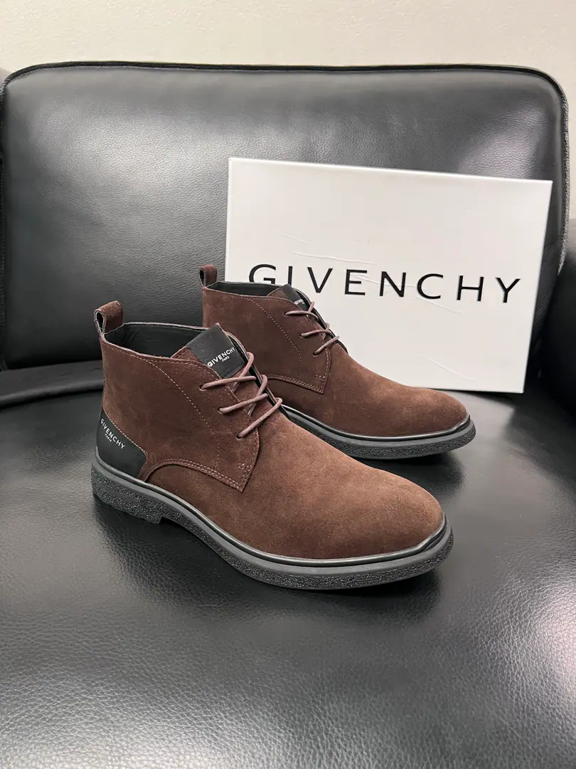 Givenchy High Quality Top-level craft Kifanshi. Boot cabinets synchronized with original plant configuration, Italian imports of cattle and flour., A private model of the whole shoe parts., Soft and cozy web-painted mats., Shoes under the sole.: The original factory is super comfortable with the original., The original factory and the single., Welcome to the comparison., Codes 39-44 (Make a reservation. 38 45 )