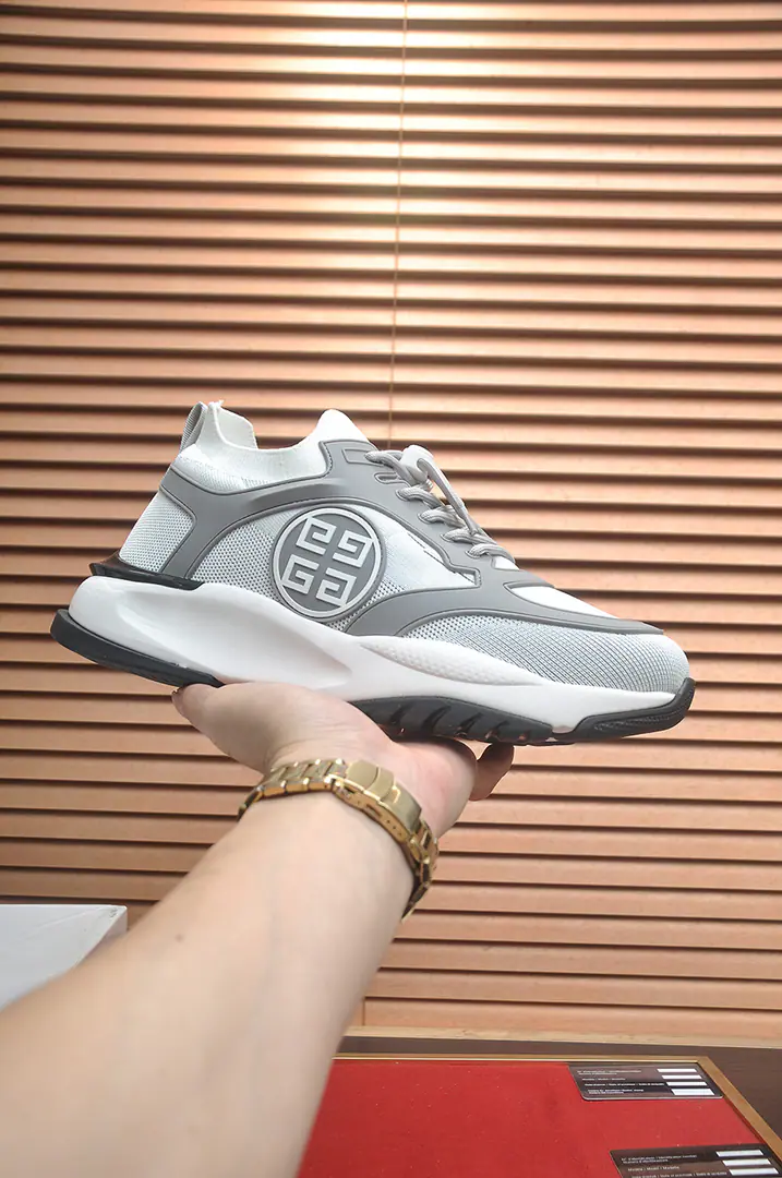 Plant 【GIVENCHY.Kifanshi. 】The counter is being sold simultaneously.🔝Shoe.: Italy🇮🇹Imported branded bouquets🌫 It's so luxuries., The air-nets are combined with a double layer., My feet are comfortable., Shoes under the sole.: The original plant is designed for the foaming base of the rubber., Easy., Comfortable., You can come in and out of the counter. Codes38-45（45Custom）Box wrapping.