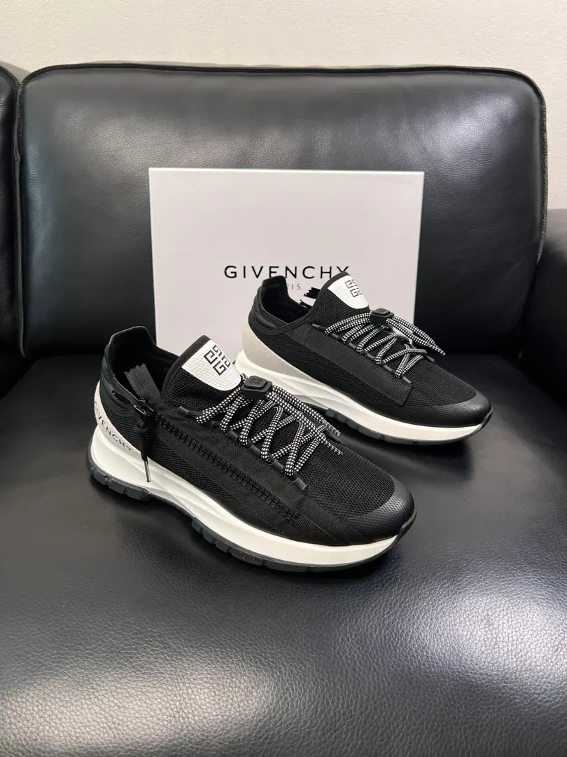 Givenchy High Quality Top-level craft Kifanshi. The cabinet is new., The salami is imported into the country., Imported rinded cattle mats., Shoes under the sole.: The original plant is used for the original base., It's super comfortable to be a sole-acting base., The original factory and the single., Codes 38-44 (Make a reservation. 45 46)