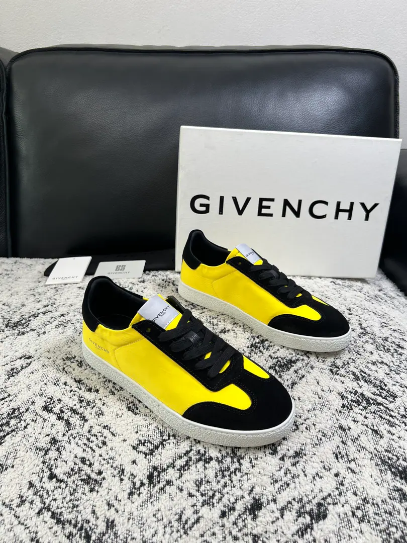 Givenchy High Quality Top-level craft Kifanshi. Synchronize original plant configuration, Italian imports of cattle and flour., A private model of the whole shoe parts., Soft and cozy web-painted mats., Shoes under the sole.: The original factory is super comfortable with the original., The original factory and the single., Codes 39-44 (Make a reservation. 38 45 )