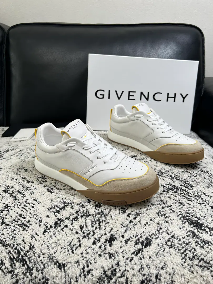 Givenchy High Quality Top-level craft Kifanshi. Synchronize original plant configuration, Italian imports of cattle and flour., A private model of the whole shoe parts., Soft and cozy web-painted mats., Shoes under the sole.: The original factory is super comfortable with the original., The original factory and the single., Codes 39-44 (Make a reservation. 38 45 )
