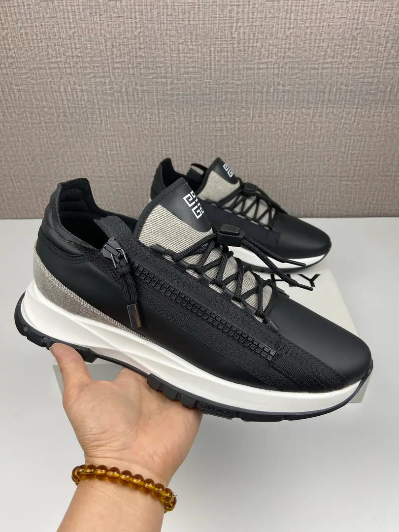 SpectreSeries Sell Match: 38One.44(45, 46Do it.) Low gang sneakers., Side match.4G LOGOZipper., Wearing bands with colored straps, With fabric and metal zippers. Same-skinned tech-shoes., Match4G LOGO- Pump the rope. ♪ Shoe tongues on the4G LOGOStamps SidesarkGIVENCHY LOGOStamps, Shoes bottom stamp.GIVENCHY LOGO Underground printingGIVENCHY 4G LOGO Light-tech shoe bottom.