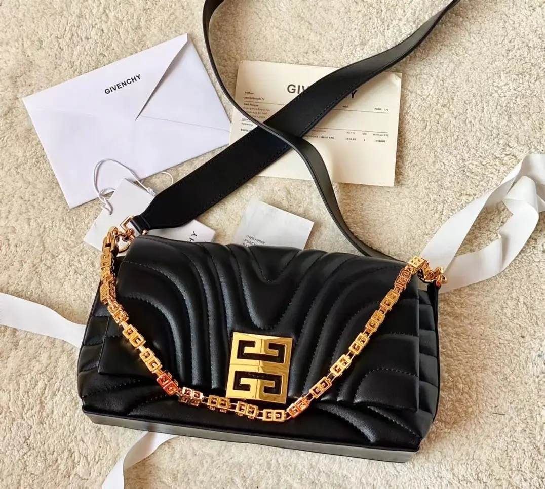 Batch Top First ListGivenchyThe latest Queen's., 4GSOFT BAGUETTE The latest stunbag., Classic and fashionable..For everyday life and for white collars. Use full steel hardware. Top sheep skin. Only by being copied. Never been overtaken. You know what you're doing. size: 25*15*6