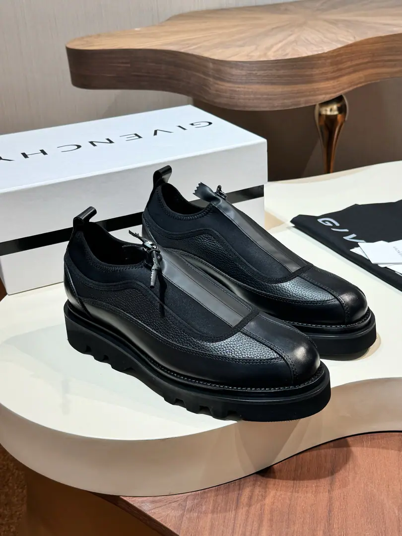 Givench- A thick, man-skinning shoe. High quality has always been our quest., I'm on my way to the man's taste., Nice boots., ♪ The glitter of the skin ♪, ♪ From the city's noises ♪, Modern fashion is a male fashion.！ The cow's skin is a Lecter., In the top of the cow's skin.+The original factory is under control. Size:39-44（38.45Make a no-refund order.）