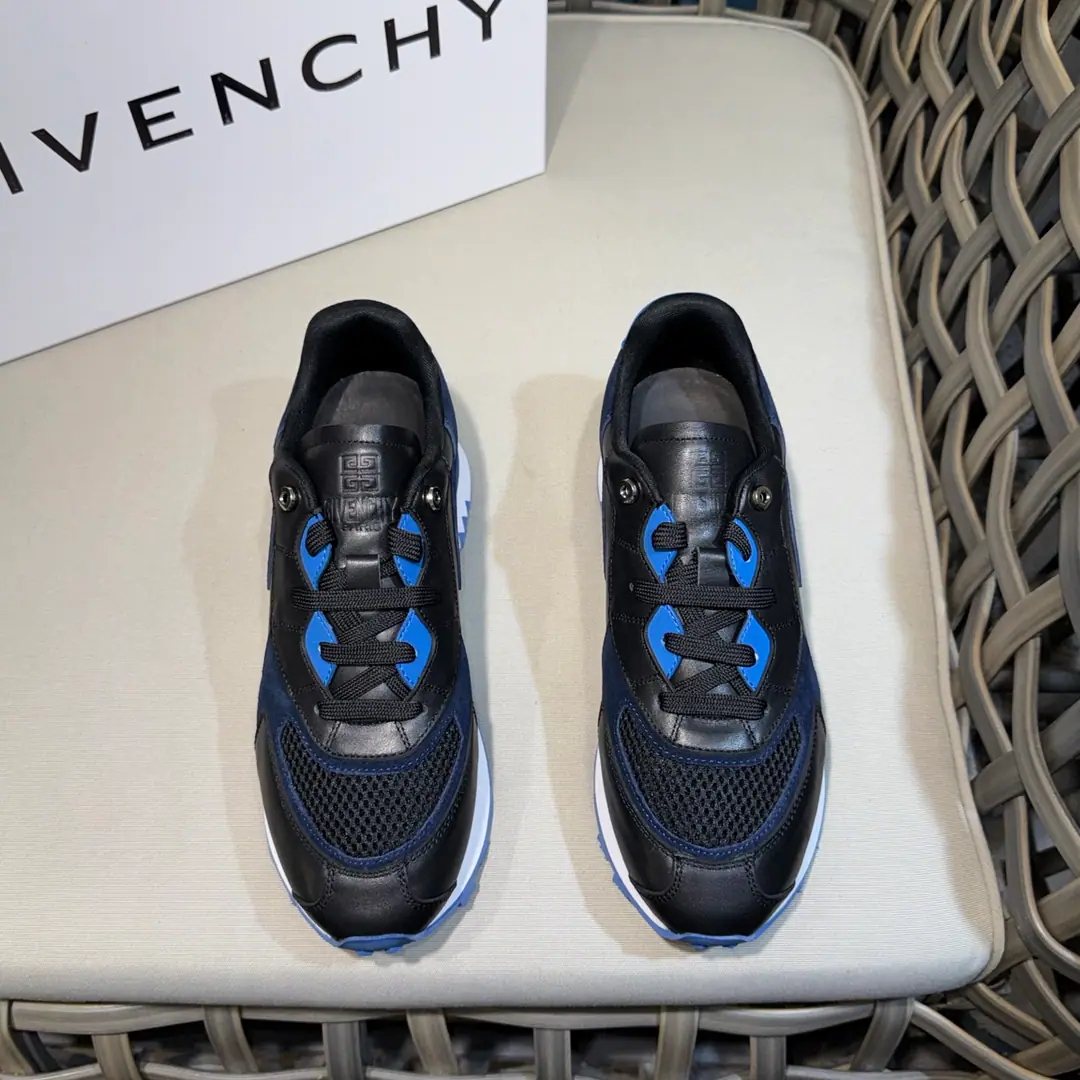 Givenchy The Girvanshi swung the old jogging shoes.｜A nice touch-up design.｜I want to blend the light-faced cow leather with the fur.｜It's a pair of serrated teeth.｜Airnets are in the air.｜Skins and feet.｜It's a combination of retroactivity and brand recognition.｜I'm just gonna light up my shape in a regular dress. Size: 39-44（38.45Do it.）