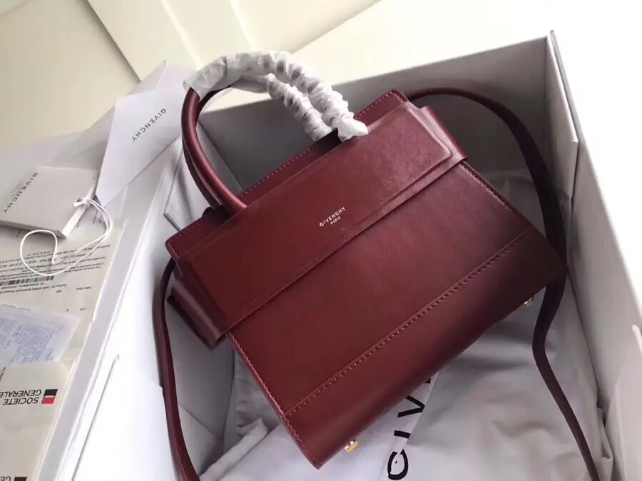 Batch. givenchy Kifanshi.Horizon Flat-faced light skin The handles and the straps match. Prescription of gold-plated hardware accessories It's a built-in mobile bag. Disableable Super-functional.. Mini-Man.: 21x20x11