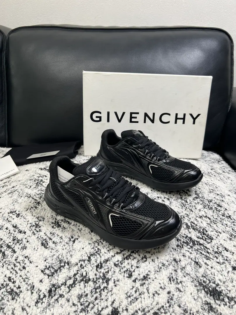 Givenchy High Quality Top-level craft Kifanshi. Synchronize original plant configuration, Italian imports of cattle and fabrics., A private model of the whole shoe parts., Soft and cozy web-painted mats., Shoes under the sole.: The original factory is super comfortable with the original., The original factory and the single., Codes 39-44 (Make a reservation. 45 )